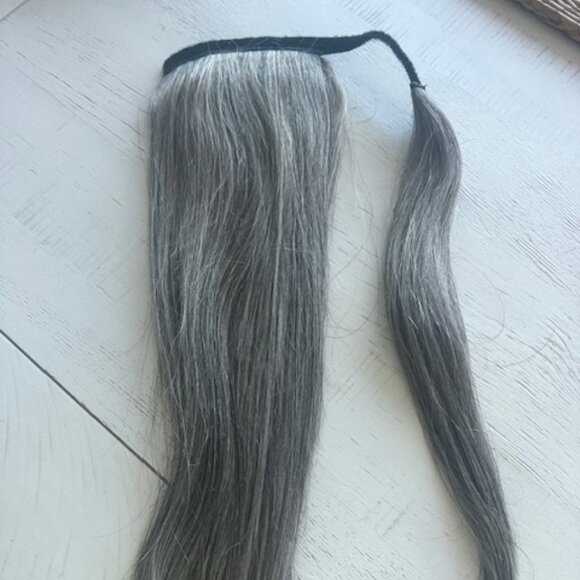 Luxy 16" Light Gray Ponytail Extension (100g) - Picture 4 of 4
